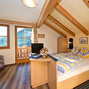 Schlafzimmer Alpenveilchen